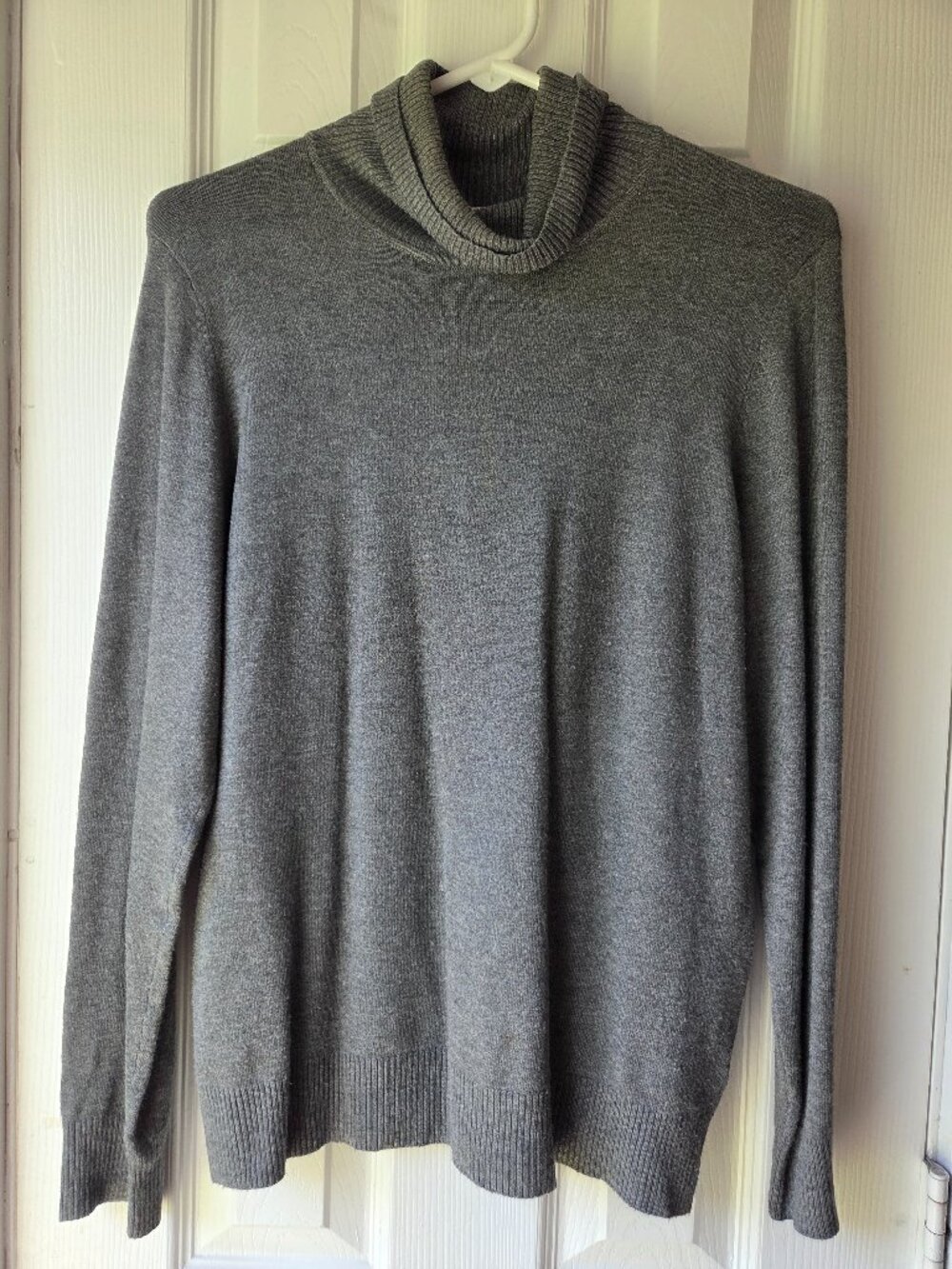 Joseph A. women's Gray turtleneck sweater size Large excellent condition